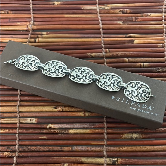 Silpada Jewelry - Silpada Sterling Silver Intricate Disc Bracelet Retired